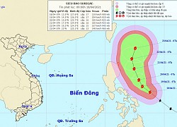 Siêu bão Surigae giật cấp 17 gần Biển Đông