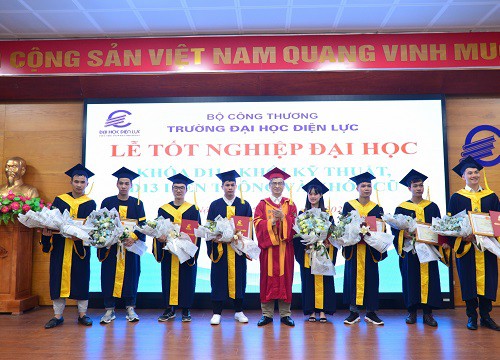 Trường ĐH Điện lực trao bằng Cử nhân chính quy cho gần 900 SV khóa D11 và D13