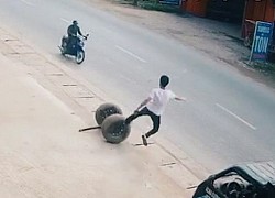 Chàng trai 'phi thân' cản bánh ôtô cứu họa cho người đi đường