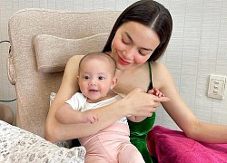 Con gái Hồ Ngọc Hà tươi rói khi được mẹ bế