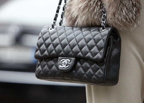 Giá túi Chanel, Louis Vuitton tăng mạnh trong mùa dịch Covid-19