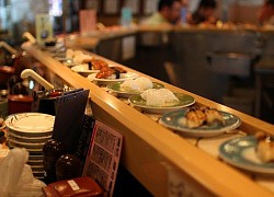 Hàng sushi băng chuyền "ma quái": Cứ động tay vào là đồ ăn chạy nhanh vun vút, muốn khách phải giảm cân hay gì?