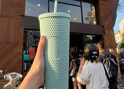 Hoá ra Starbucks Vietnam đã lường trước việc sản phẩm của mình bị "đầu cơ tích trữ", tất cả là nhờ chi tiết hiếm người để ý này