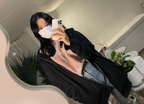 Jisoo đúng là 'thánh selfie trước gương': Ảnh đã long lanh còn khoe được nhan sắc đỉnh cao, style xịn mịn