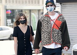 Kaia Gerber và bạn trai Jacob Elordi nắm tay tình cảm đi mua sắm