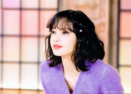 Màn debut solo của Lisa (BLACKPINK) có nguy cơ đối đầu BTS và TWICE