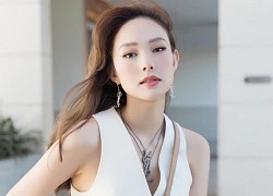 Minh Hằng nói gì về bạn trai hơn 10 tuổi, yêu 5 năm trước khi lộ ảnh ôm hôn Quốc Trường?