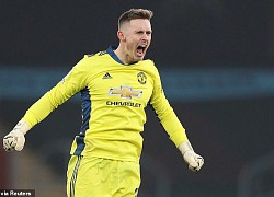 Solskjaer 'sấy tóc' Dean Henderson sau trận cầu thảm họa