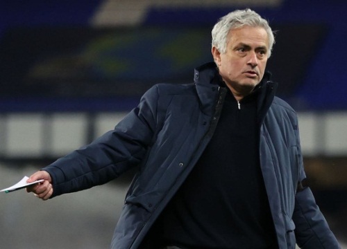 Tottenham sa thải Mourinho