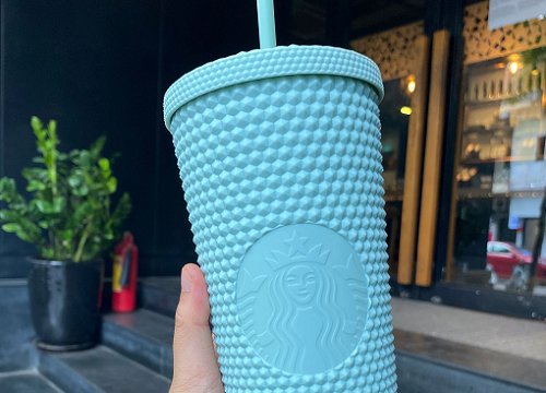 Trên tay chiếc bình Starbucks hot nhất hôm nay: Màu nổi bần bật với phiên bản giới hạn, bảo sao dân tình xếp hàng từ 4h sáng!