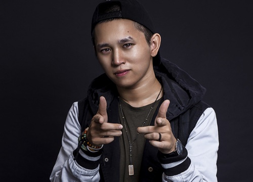 B Ray lên tiếng về tin đồn ngồi ghế giám khảo Rap Việt: Ban đầu thì đùa nhưng giờ kêu làm không công cũng nhận?