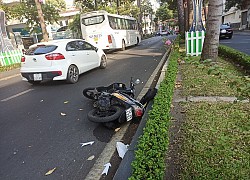 Chạy xe máy vỗ mông cô gái giữa đường, 2 thanh niên suýt phải trả cái giá đắt