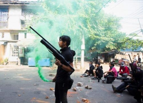 Gặp thống tướng Myanmar, ASEAN ném đá dò đường