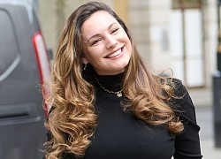 Kelly Brook rạng rỡ đến phòng làm việc ở London