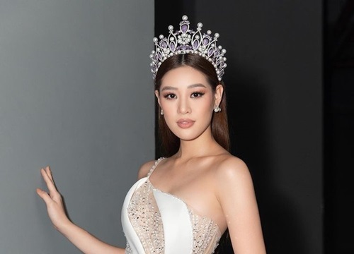 Khánh Vân mang nhiều quần áo, trang sức đi thi Miss Universe