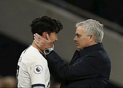 Nhận trát sa thải, Mourinho dùng 4 giờ cuối cùng ở Spurs để chửi bới học trò