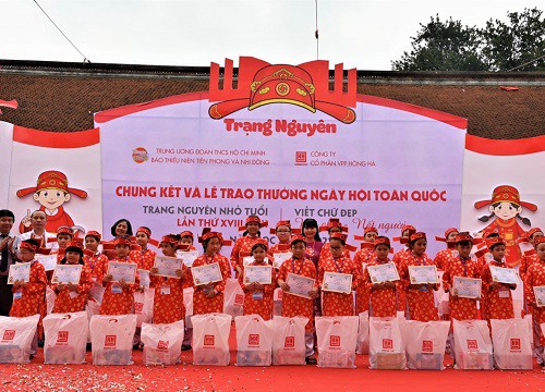 Thí sinh nhí thi "trạng nguyên', "bảng nhãn", "thám hoa" tại Văn Miếu Quốc Tử Giám