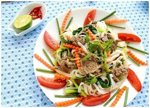 Bữa sáng đủ đầy với món phở xào thịt bò thơm ngon, đủ chất !