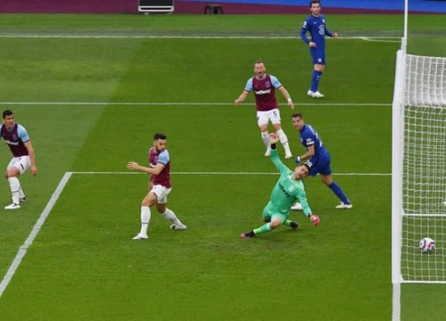 Chelsea đẩy West Ham ra xa top 4