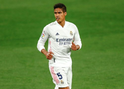 Chelsea qua mặt MU trong cuộc đua ký Varane