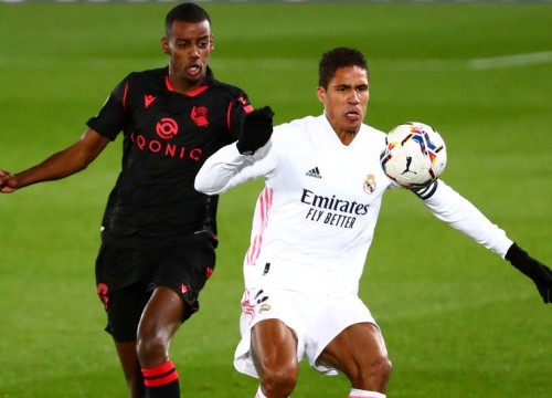 Chelsea ra giá hỏi mua Varane