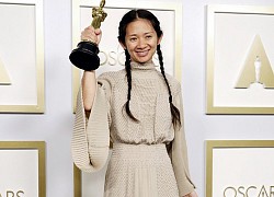 Chloé Zhao mặt mộc đến Oscar