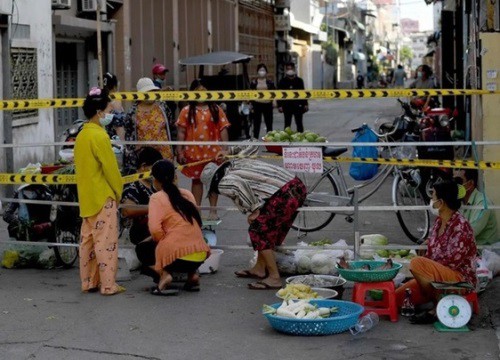 Dân Phnom Penh vật lộn trong phong tỏa