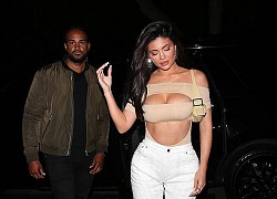 Kylie Jenner khoe thềm ngực nóng 'bỏng mắt'