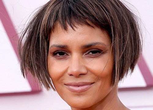 Mái tóc 'nham nhở' của Halle Berry tại Oscar 2021 bị chế ảnh