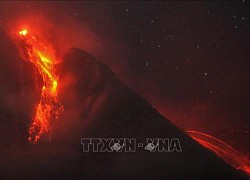 Núi lửa Sinabung ở Indonesia phun trào