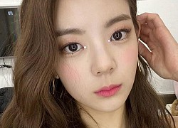 Theo trend makeup lấp lánh, Lia (ITZY) bị chê &#8216;mắt như có gỉ&#8217;