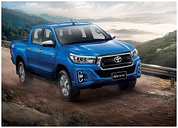 Toyota Hilux sắp có bản hybrid như trên hàng hot Corolla Cross