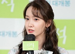 Yoona (SNSD) lâu lắm mới dự sự kiện: Diện váy &#8220;bánh bèo&#8221; dìm dáng mà vẫn át cả dàn sao Hàn, góc zoom cận gây choáng