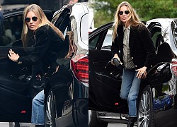 Cựu mẫu lừng danh Kate Moss "hút mắt" với vẻ ngoài sành điệu ở tuổi 47