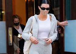 Kendall Jenner mặc đồ giản dị, vội vã rời khỏi khách sạn để đến sân bay