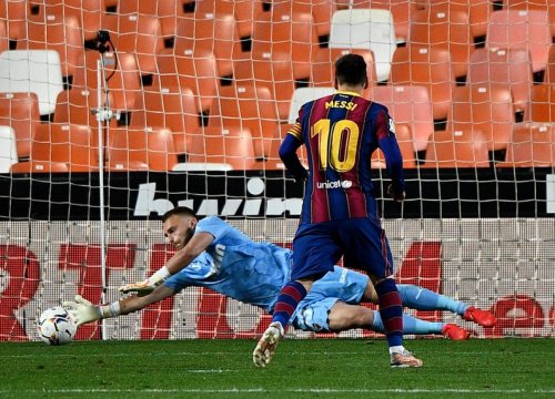 Messi tỏa sáng đưa Barca trở lại cuộc đua vô địch