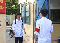 Nhiều học sinh vô tư 'quên' khẩu trang khi đến trường