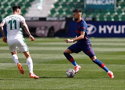 Thắng hú vía Elche, Atletico giữ ngôi đầu bảng