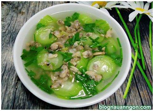 Thanh mát ngày hè với món canh mướp nấu ngao đơn giản!