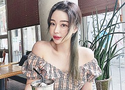 Vô tình để lộ vòng 1 khi đang lên sóng, nữ streamer xinh đẹp vội vàng che đậy những vẫn "bay kênh"