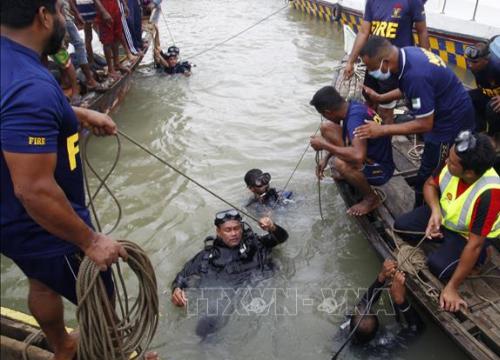 Vớt được 25 thi thể trong vụ tai nạn tàu thủy tại Bangladesh