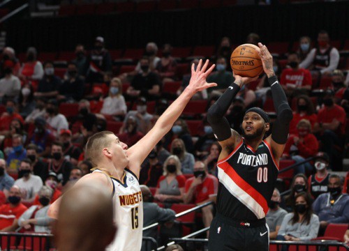 Carmelo Anthony đón tuổi 37 đầy ý nghĩa tại Moda Center