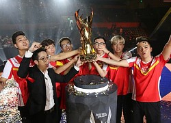 Đăng hình trên MXH, Gấu hé lộ luôn áo đấu mới của Team Flash tại AWC 2021