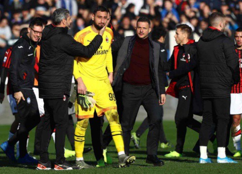 Donnarumma trả giá vì quá tin Raiola