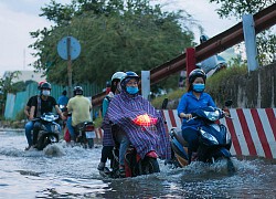 Không mưa, triều cường không lớn nhưng Mễ Cốc ở quận 8 vẫn ngập lênh láng