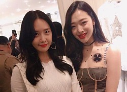 Không phải cứ xinh là sẽ tôn nhan sắc nhau lên: Nhìn ảnh cũ của Yoona &#8211; Sulli mới ngỡ ra, thà đứng 1 mình còn đẹp hơn đứng chung