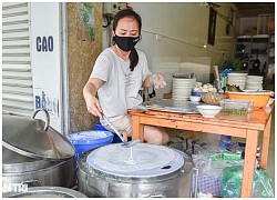 Lạ lùng bánh cuốn chan nước canh "vượt" 300km xuống Hà Nội