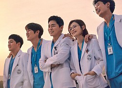 2 poster của 'Hospital Playlist' khiến khán giả háo hức 'lót dép hóng' phim