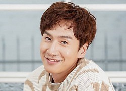 Lee Kwang Soo ngơ ngác, ngồi giữa nắng khi bị... mời về nhà sớm dù sắp rời Running Man