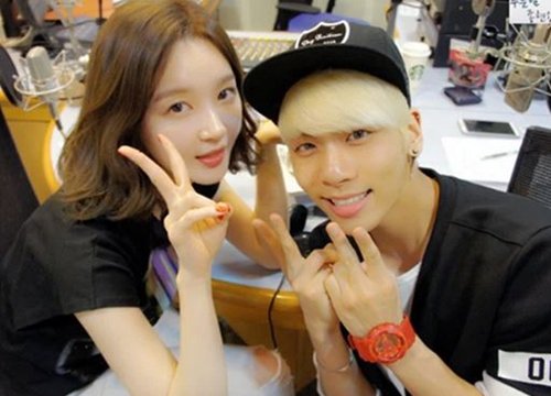 Rơi nước mắt lời Taeyeon, IU và 19 ngôi sao Kpop tri ân cố nghệ sĩ Jonghyun: "Cậu ấy sẽ mãi được yêu thương và không bao giờ bị lãng quên"